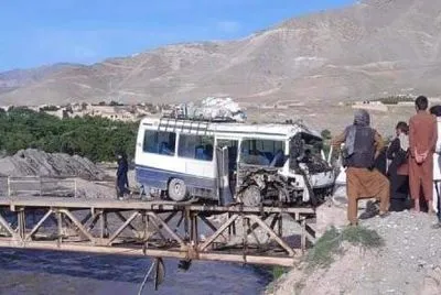 В Афганистане два автобуса подорвались на минах: погибло по меньше мере 13 человек