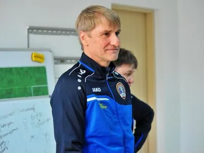 Футбол: украинский клуб заключил новый контракт с главным наставником