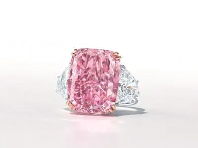 Рідкісний рожевий діамант може піти з молотка у Гонконзі за 38 мільйонів доларів