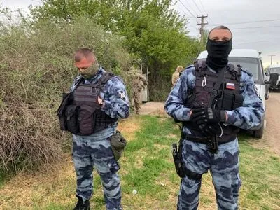 Чергові незаконні обшуки та затримання в окупованому Криму: відкрито справу