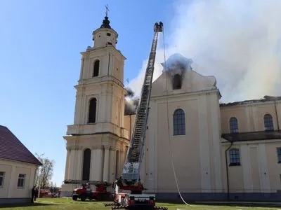 В Беларуси загорелся один из самых известных в стране костелов