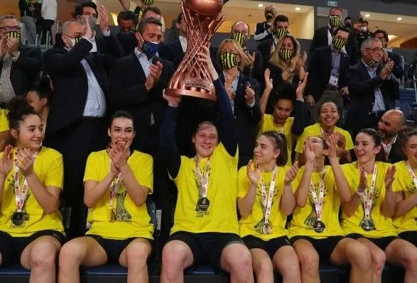 Капитан сборной Украины по баскетболу стала трехкратной чемпионкой Турции