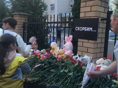 Стрілянина в школі в Казані: сьогодні планують поховати загиблих дітей