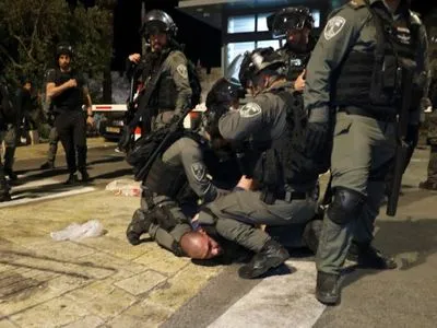 Сутички у Східному Єрусалимі: поліція відновила штурм, поранено 15 палестинців
