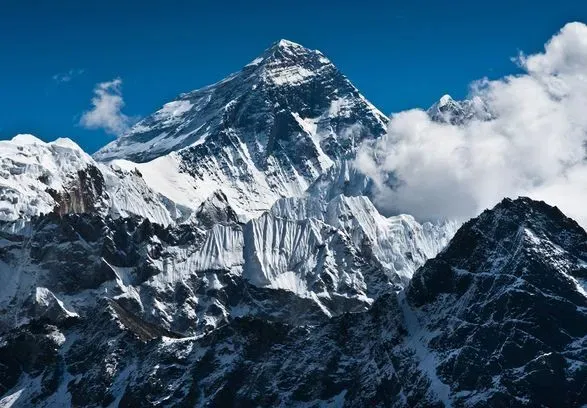 На Эвересте впервые с начала года погибло двое альпинистов