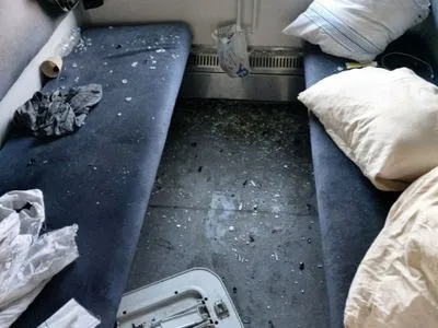 Ніби Халк їздив на мінеральні води: пасажир розгромив купе поїзду Київ - Трускавець