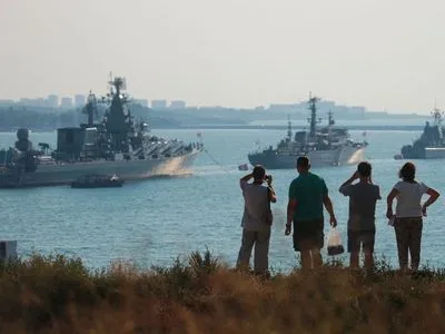 Командующий Черноморским флотом России заявил, что корабли "постоянно находятся в море из-за ситуации в регионе"