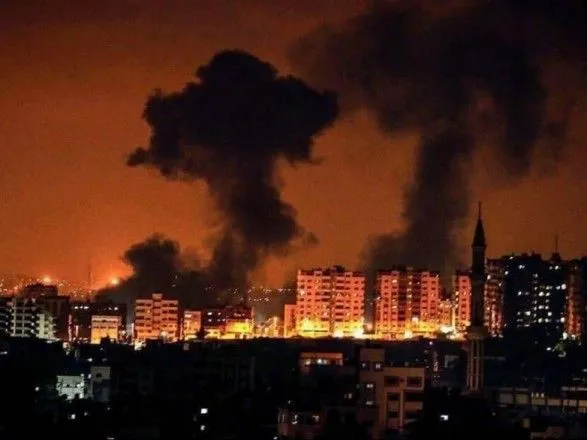 Нові жертви, зруйнована мечеть: між Ізраїлем та Палестиною п'яту ніч точаться бойові дії