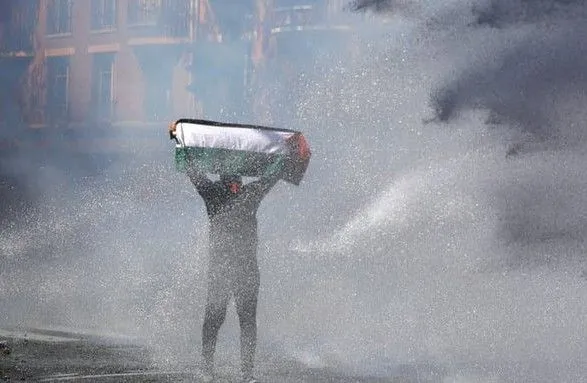 В Париже полиция разогнала водометами и слезоточивым газом пропалестинский митинг