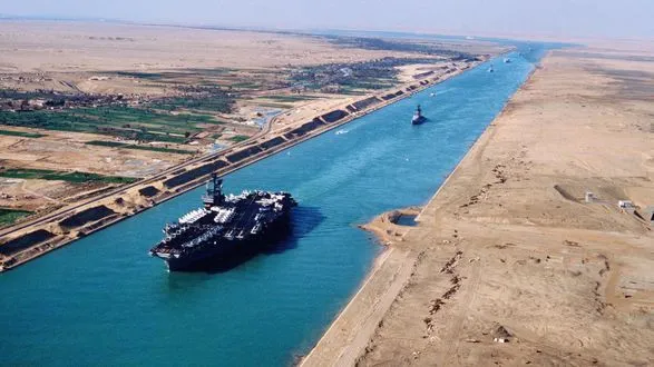 Суецький канал почав днопоглиблювальні роботи для розширення подвійної смуги руху