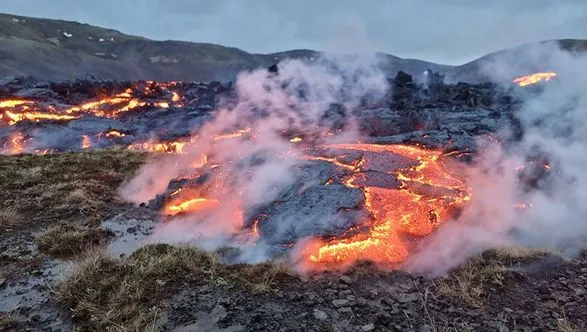 В Ісландії на продаж виставили активний вулкан