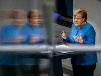Меркель выразила солидарность с Израилем и призвала прекратить боевые действия