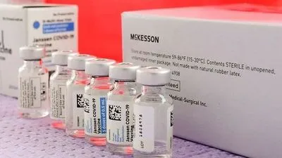 Виробник вакцини Johnson&Johnson скоротив поставки в ЄС наполовину