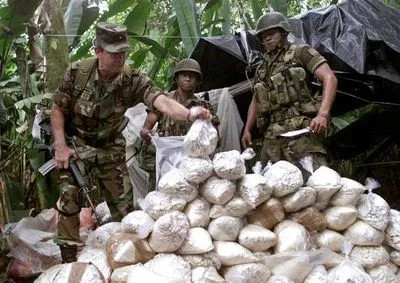 Боливийская полиция обнаружила и уничтожила три мега-фабрики по производству кокаина