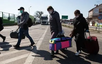 Польща буде вакцинувати заробітчан з України прямо на кордоні