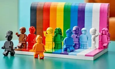 Lego випустить перший набір іграшок ЛГБТ