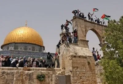 На Храмовой горе снова столкнулись палестинцы и полиция: задержаны более десятка человек
