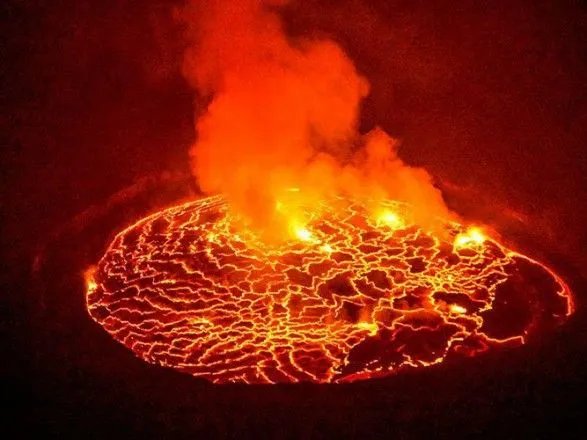 У Конго відбувається вивереження одного із найактивніших вулканів світу