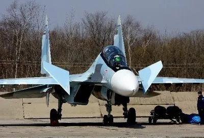 В Крыму два летчика катапультировались из истребителя Су-30СМ, который стоял на земле
