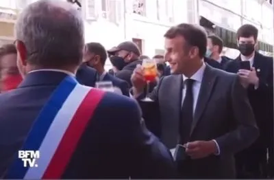 Президент Франции поднял бокал за открытие летних террас под украинское "Будьмо!"