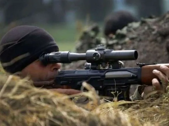 На Донбассе снайпер боевиков ранил украинского военного