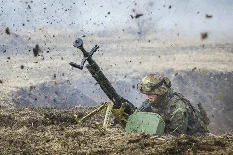 На Донбассе ранили украинского военного