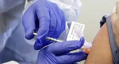 Япония ускоряет вакцинацию против COVID-19