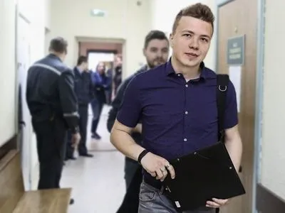 Мать Протасевича заявила, что ее сына якобы нашли в больнице. Его состояние - критическое