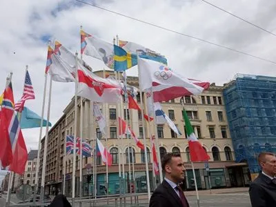 Власти Риги заменили флаг Беларуси на бело-красно-белый на инсталляции к ЧМ-2021 по хоккею