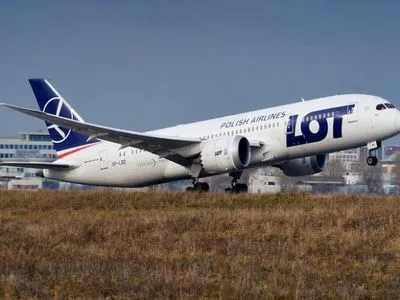 Польська авіакомпанія LOT не буде літати над Білоруссю