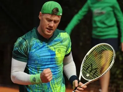Теніс: перший українець переміг на старті “Ролан Гаррос”