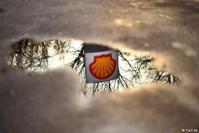 Суд в Нідерландах зобов'язав Shell різко скоротити викиди CO2