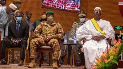 Президент і прем'єр-міністр Малі пішли у відставку після військового перевороту