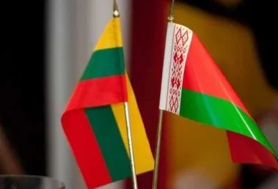 Білорусь у відповідь висилає двох литовських дипломатів