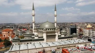Ердоган відкрив нову мечеть в центрі Стамбула