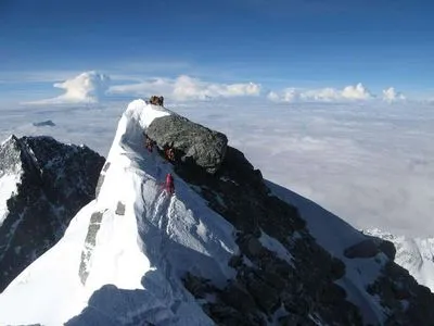 Альпинисты из США и Гонконга установили новые рекорды на Эвересте