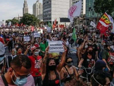 На протестах у Бразилії вимагають імпічменту президента
