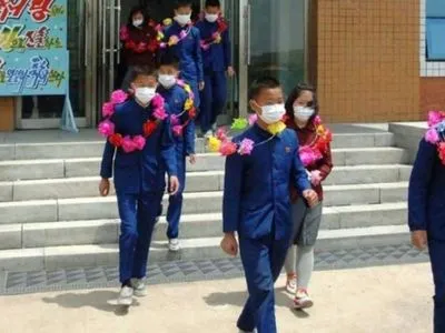 КНДР заявляет о сотнях детей-сирот, которые "добровольно согласились" работать в угольных шахтах