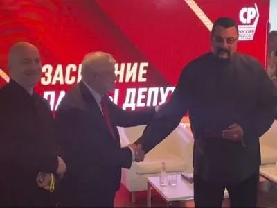 Актер Стивен Сигал стал членом российской партии, которую возглавляет Прилепин