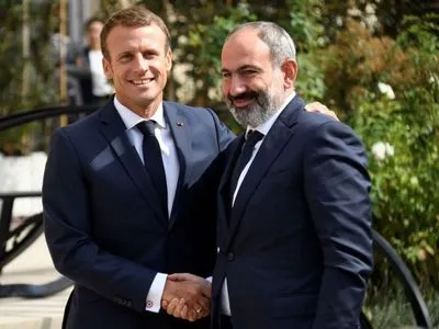 Візит Пашиняна у Францію: Єреван подякував за "дружню позицію" Парижа, Макрон пообіцяв відновити мир у регіоні