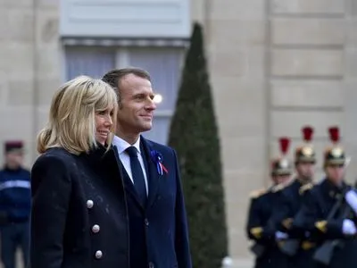Президент Франції Макрон з дружиною вакцинувалися від коронавірусу