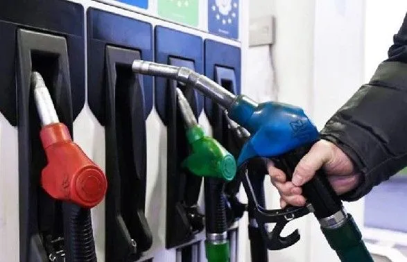 Кабмин разрешил АЗС поднять цены на бензин и дизтопливо