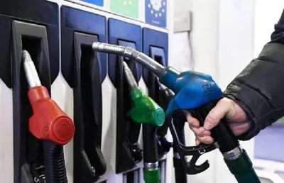 Кабмін дозволив АЗС підняти ціни на бензин та дизпаливо