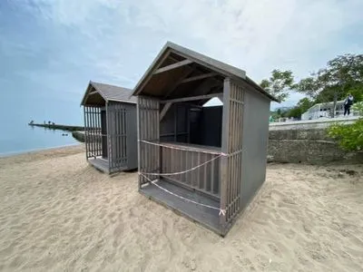 В Одесі з’явилися “будки” на пляжі