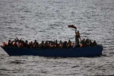 Более 20 мигрантов утонули возле Туниса