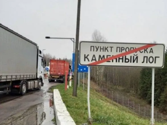 Близько 1700 вантажівок стоять у черзі на контрольно-пропускних пунктах на кордоні з Білоруссю