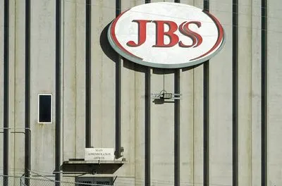ФБР звинуватило в атаці на виробника м'яса JBS пов'язаних з РФ хакерів