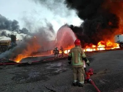 Крупный пожар произошел на нефтеперерабатывающем заводе в Тегеране