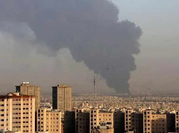 Пожежу на нафтопереробному заводі в Тегерані повністю загасили
