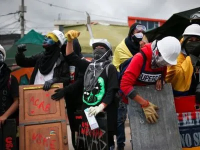 Полиция Колумбии задержала 19 человек, участвовавших в возведении баррикад